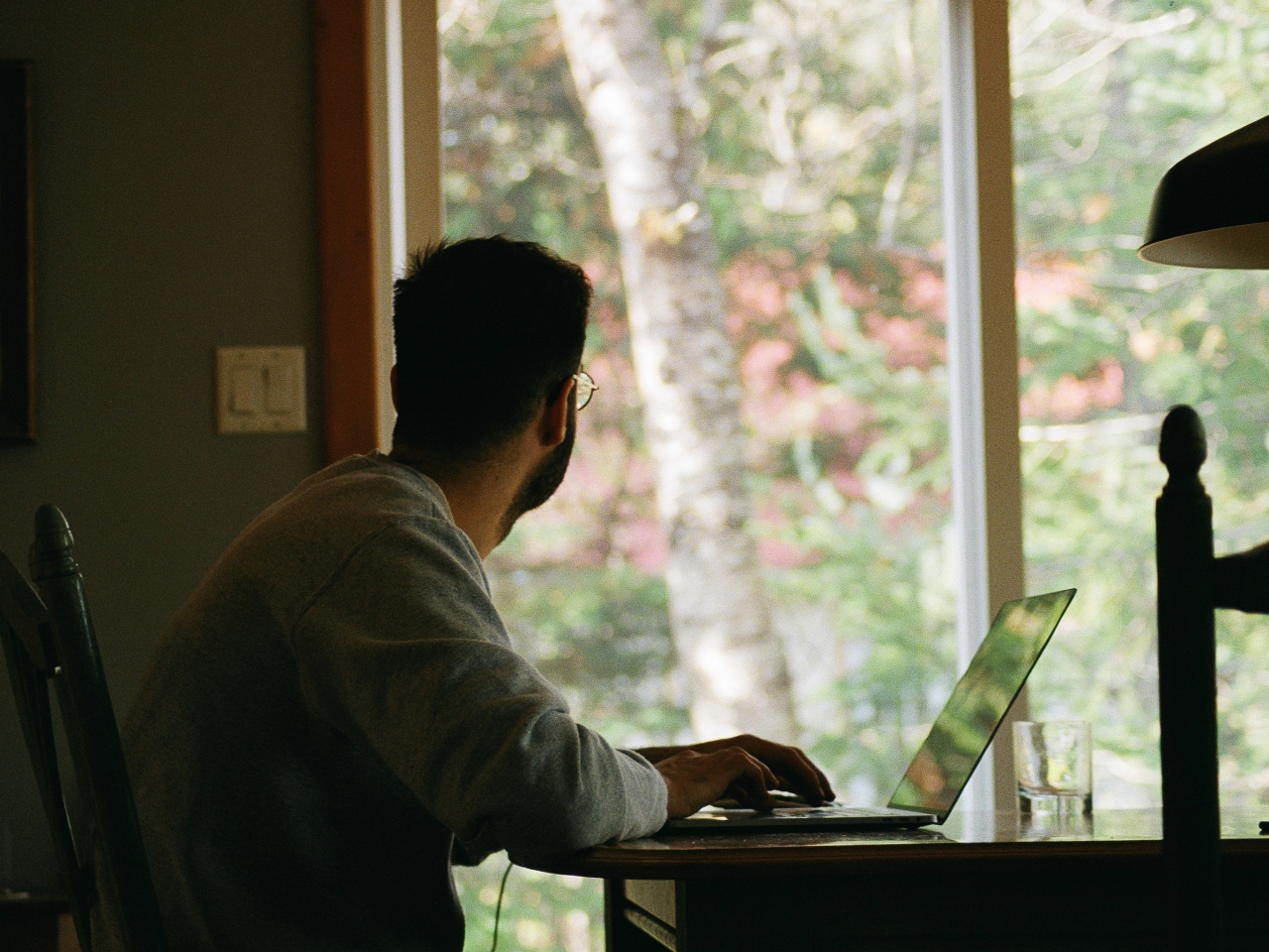 5 moduri de a lucra de acasă astfel încât să nu simțiți niciodată că ați plecat de la birou